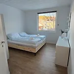Modern Arctic Retreat With Stunning Mountain Views Apartament *