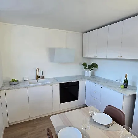 Modern Arctic Retreat With Stunning Mountain Views Appartement Narvik