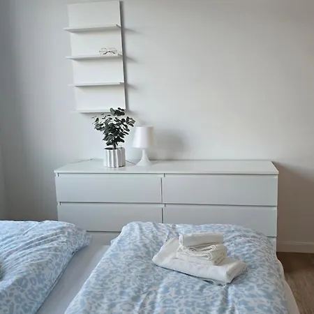 Modern Arctic Retreat With Stunning Mountain Views Apartmán *