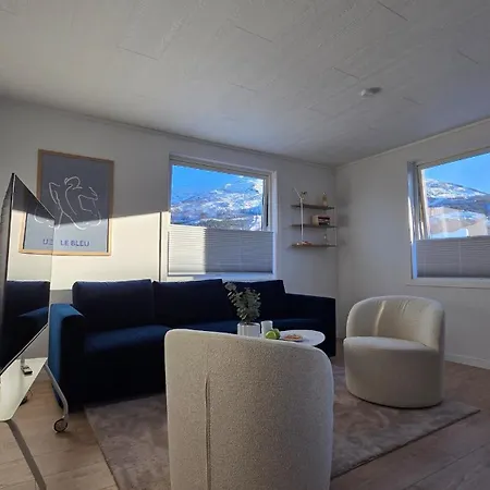 Modern Arctic Retreat With Stunning Mountain Views נרוויק