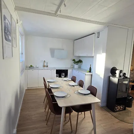 דירה Modern Arctic Retreat With Stunning Mountain Views *