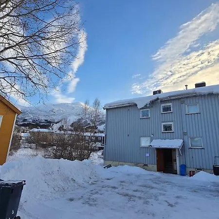 דירה Modern Arctic Retreat With Stunning Mountain Views *