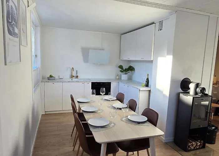 דירה Modern Arctic Retreat With Stunning Mountain Views *